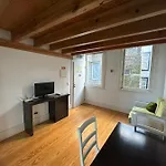 Lounge *